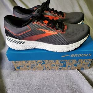 Brooks running shoes 10.5 gray/red